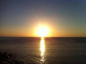 el reflejo de la luz en el agua